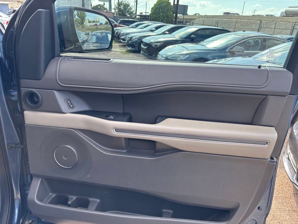 Ford Expedition Vehicle Full-screen Gallery Image 13
