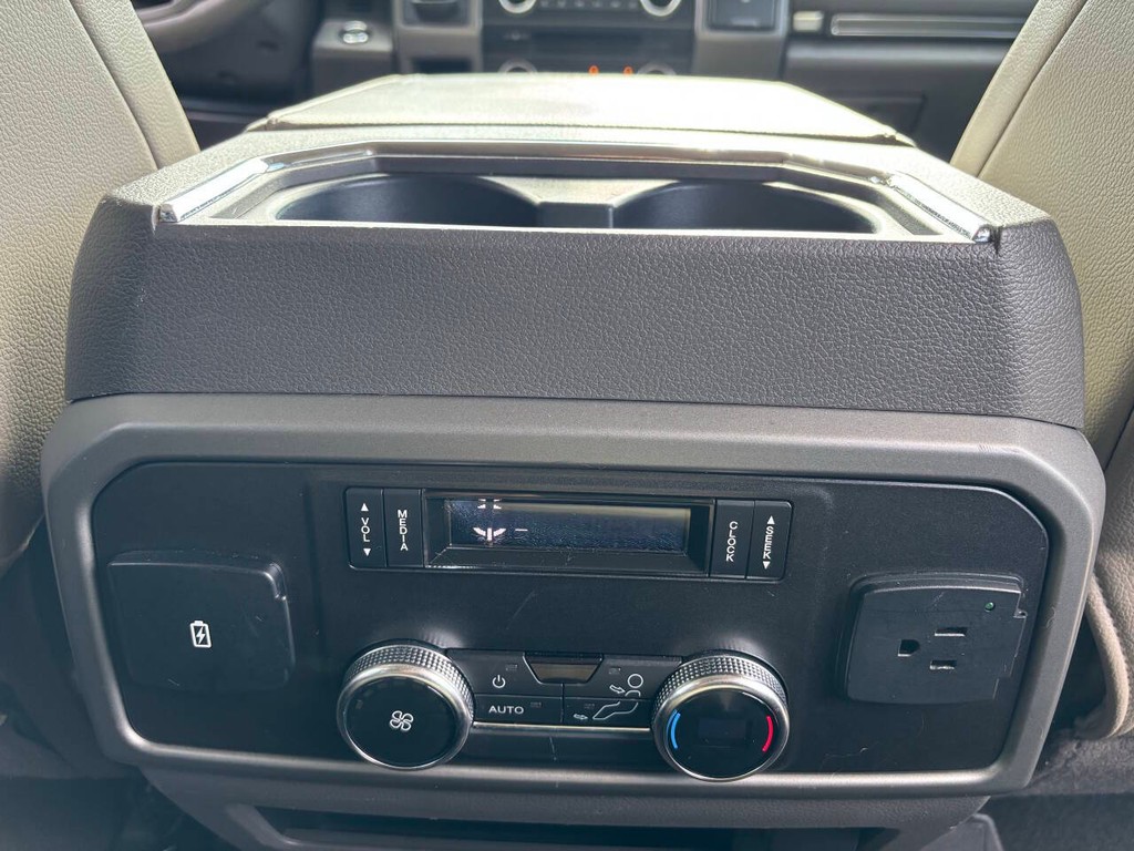 Ford Expedition Vehicle Full-screen Gallery Image 18