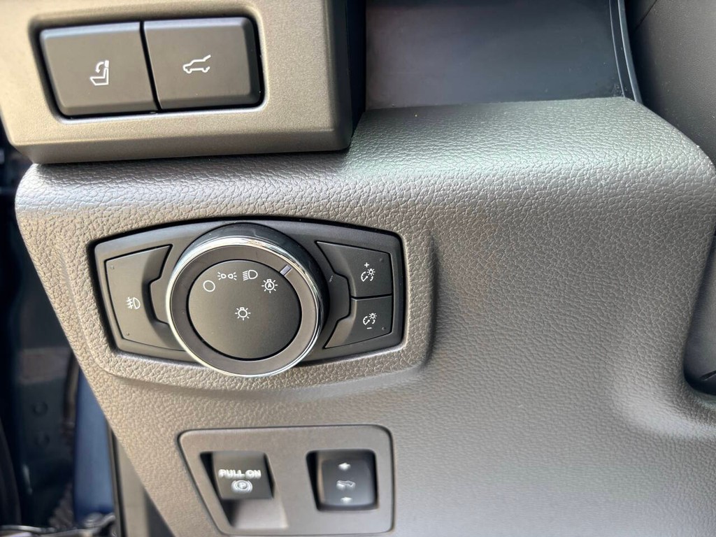 Ford Expedition Vehicle Full-screen Gallery Image 25