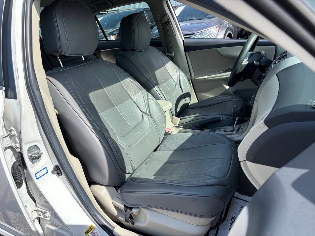 Toyota Corolla Vehicle Full-screen Gallery Image 12
