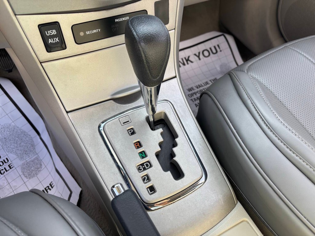 Toyota Corolla Vehicle Full-screen Gallery Image 20