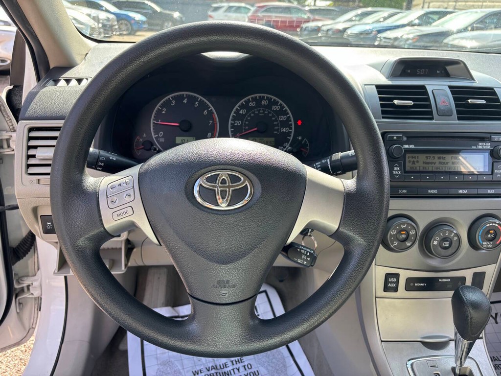 Toyota Corolla Vehicle Full-screen Gallery Image 21