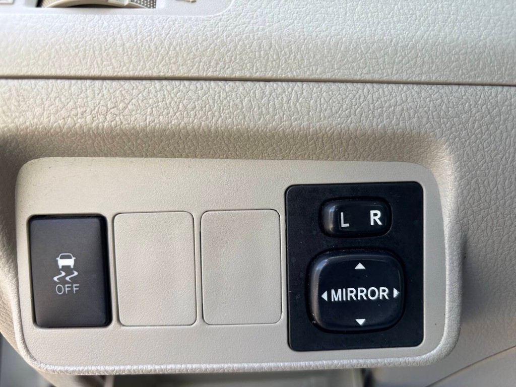 Toyota Corolla Vehicle Full-screen Gallery Image 22