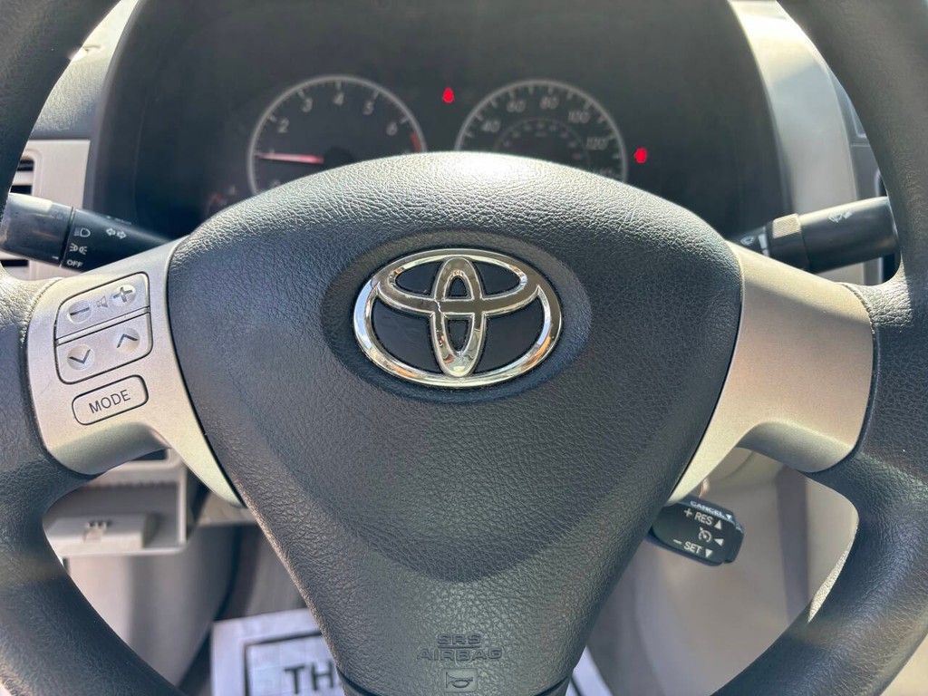 Toyota Corolla Vehicle Full-screen Gallery Image 23