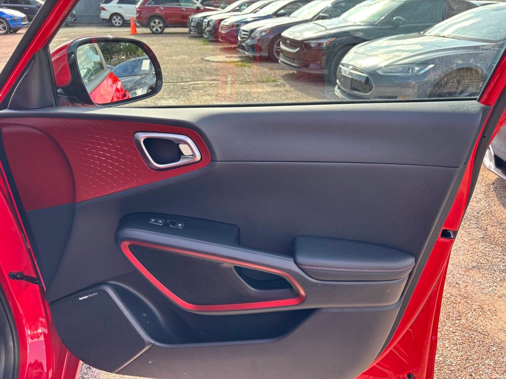 Kia Soul Vehicle Full-screen Gallery Image 12