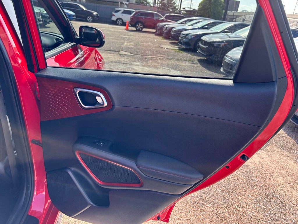Kia Soul Vehicle Full-screen Gallery Image 16