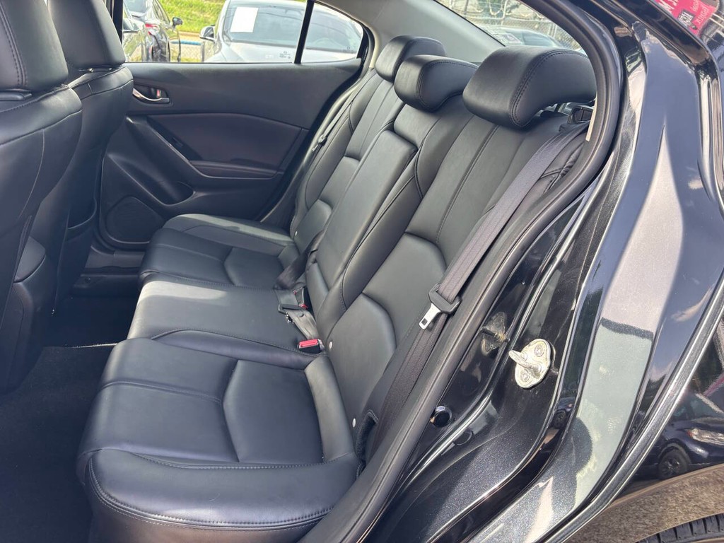 Mazda Mazda3 Sedan Vehicle Full-screen Gallery Image 14