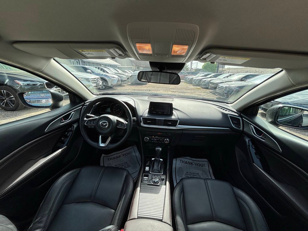 Mazda Mazda3 Sedan Vehicle Full-screen Gallery Image 18