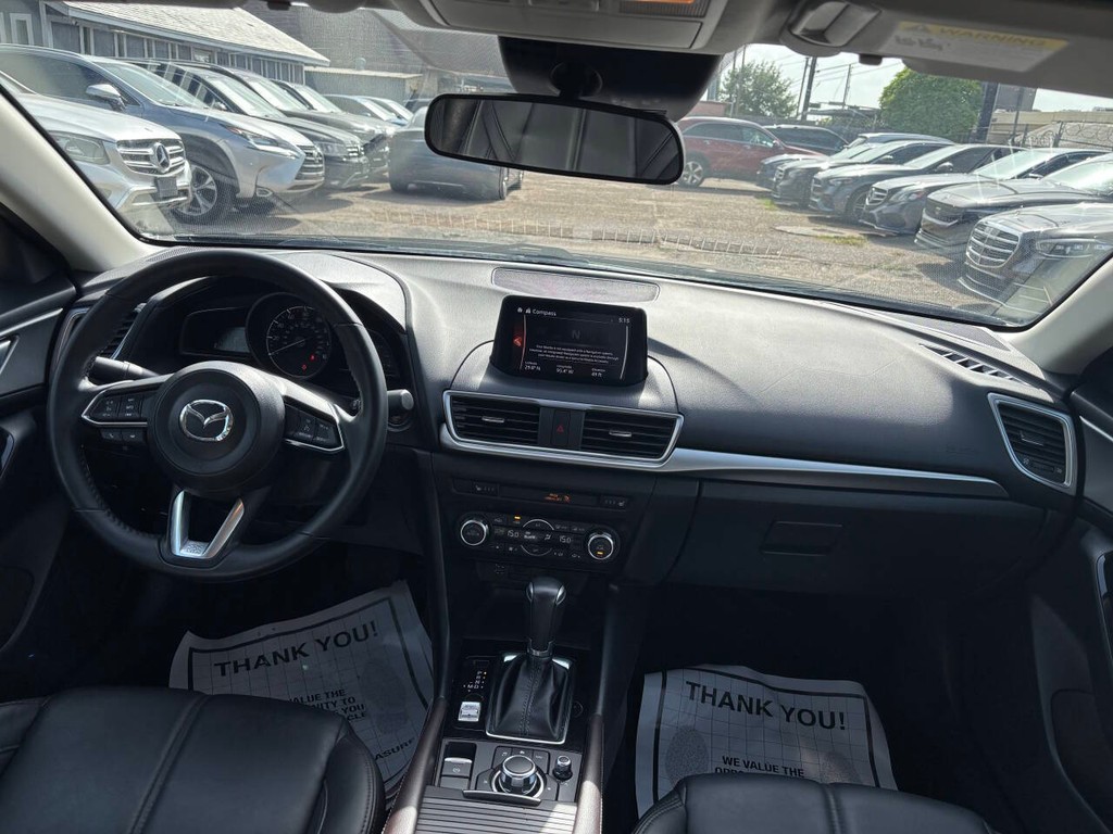 Mazda Mazda3 Sedan Vehicle Full-screen Gallery Image 19