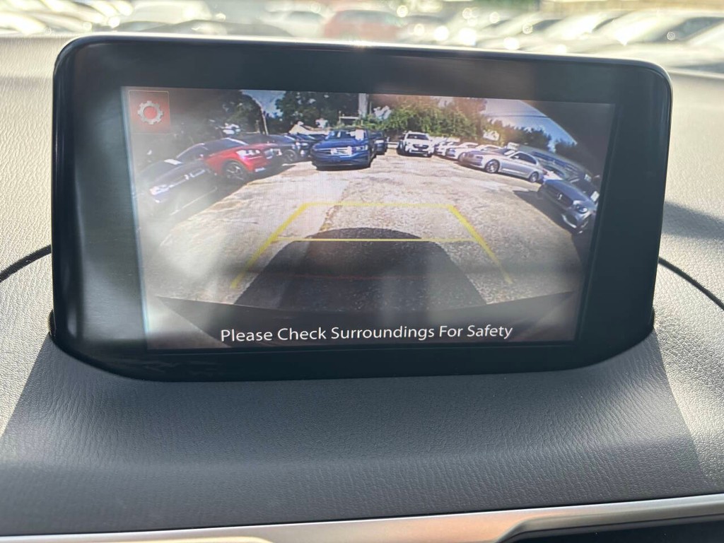 Mazda Mazda3 Sedan Vehicle Full-screen Gallery Image 21