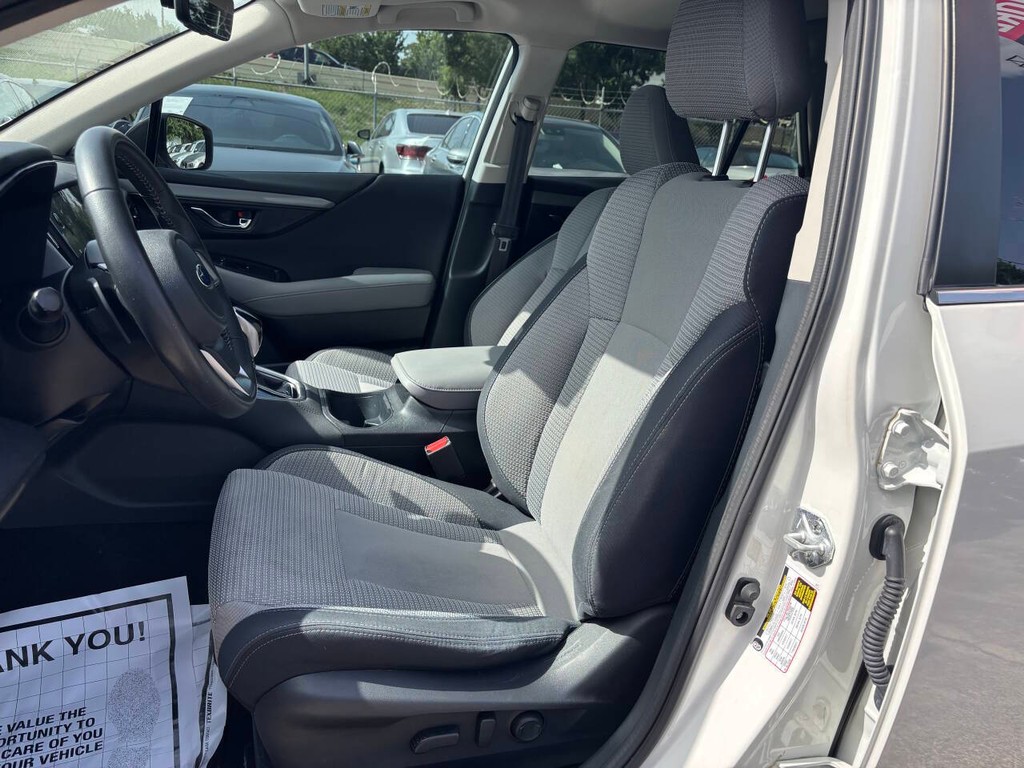 Subaru Outback Vehicle Full-screen Gallery Image 09