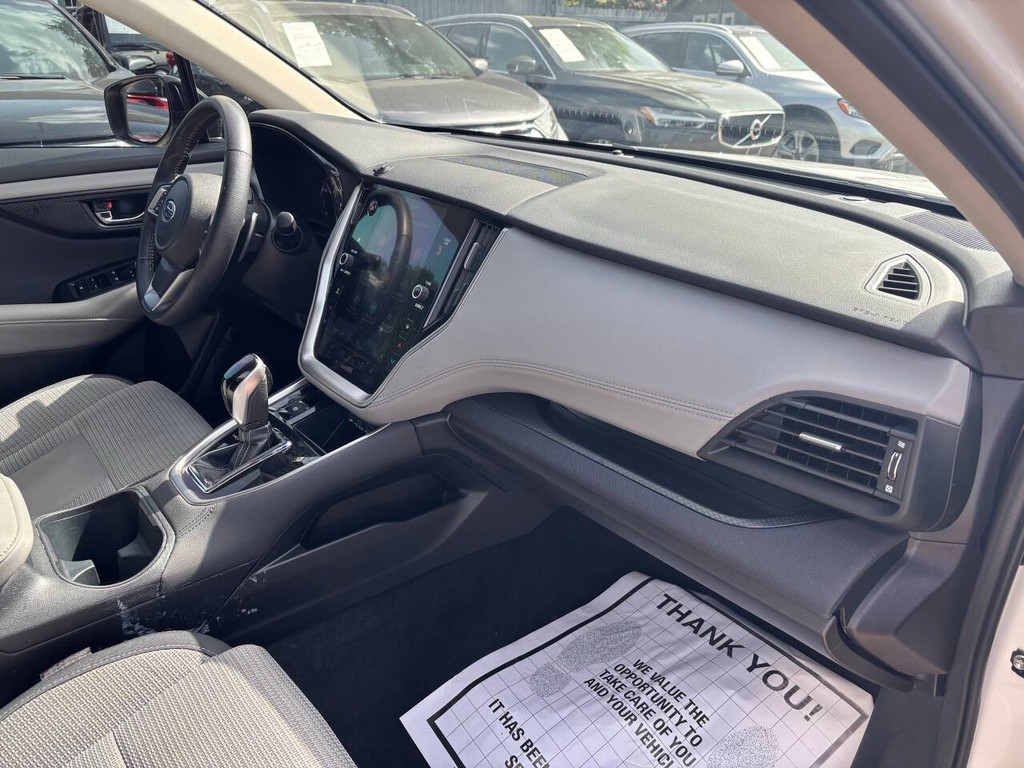 Subaru Outback Vehicle Full-screen Gallery Image 11
