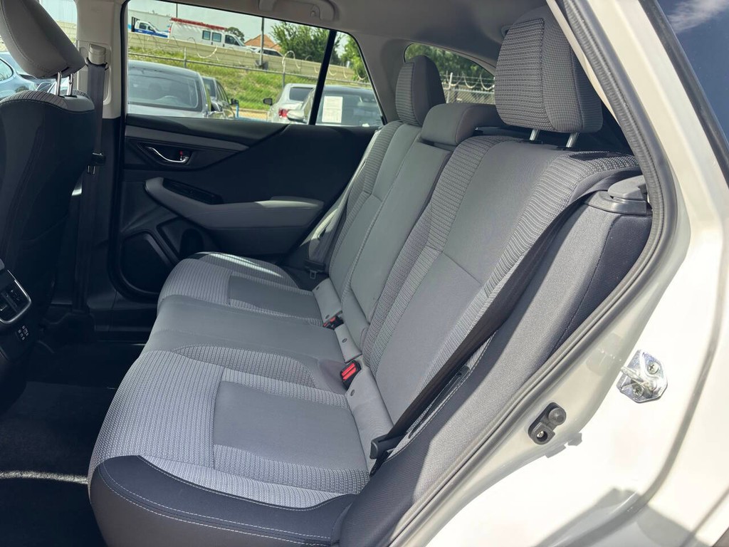 Subaru Outback Vehicle Full-screen Gallery Image 14