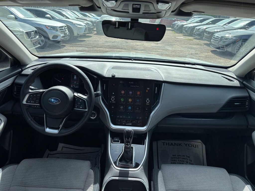 Subaru Outback Vehicle Full-screen Gallery Image 19
