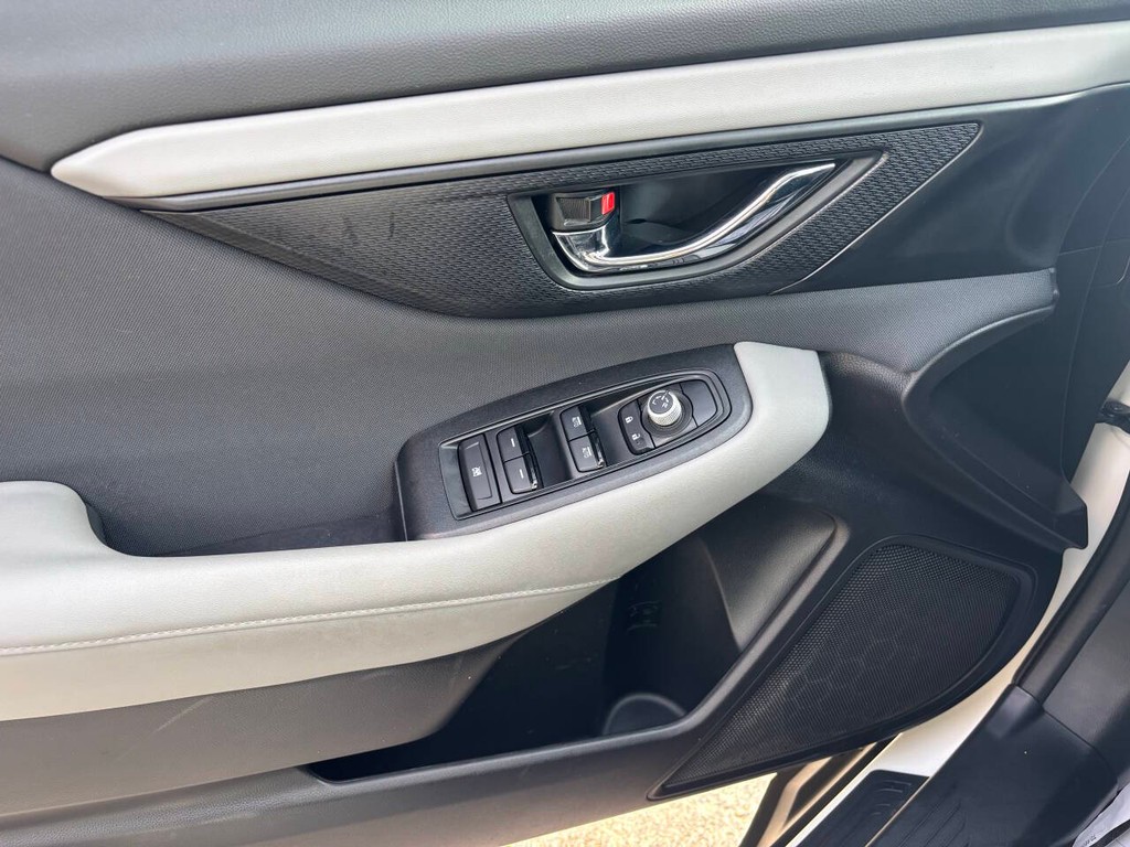 Subaru Outback Vehicle Full-screen Gallery Image 26