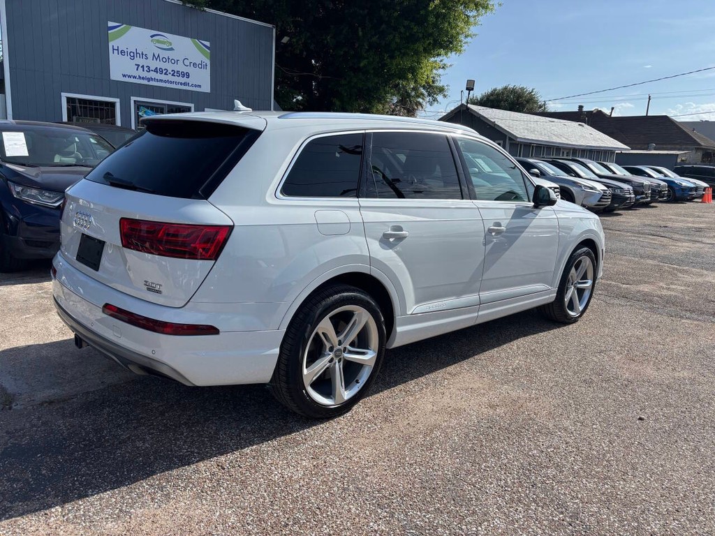 Audi Q7 Vehicle Full-screen Gallery Image 07