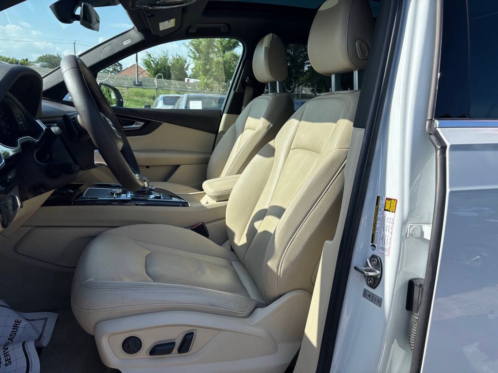 Audi Q7 Vehicle Full-screen Gallery Image 09