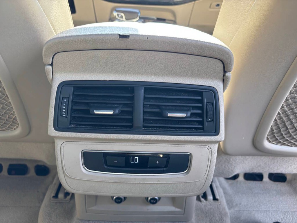 Audi Q7 Vehicle Full-screen Gallery Image 20