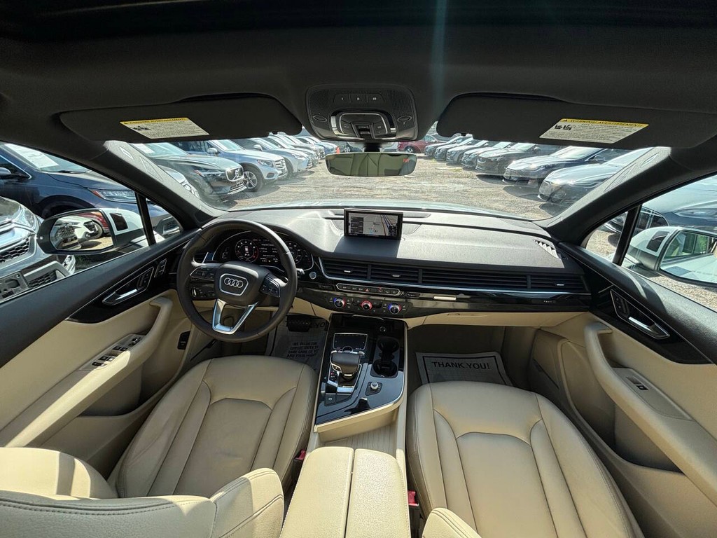 Audi Q7 Vehicle Full-screen Gallery Image 21