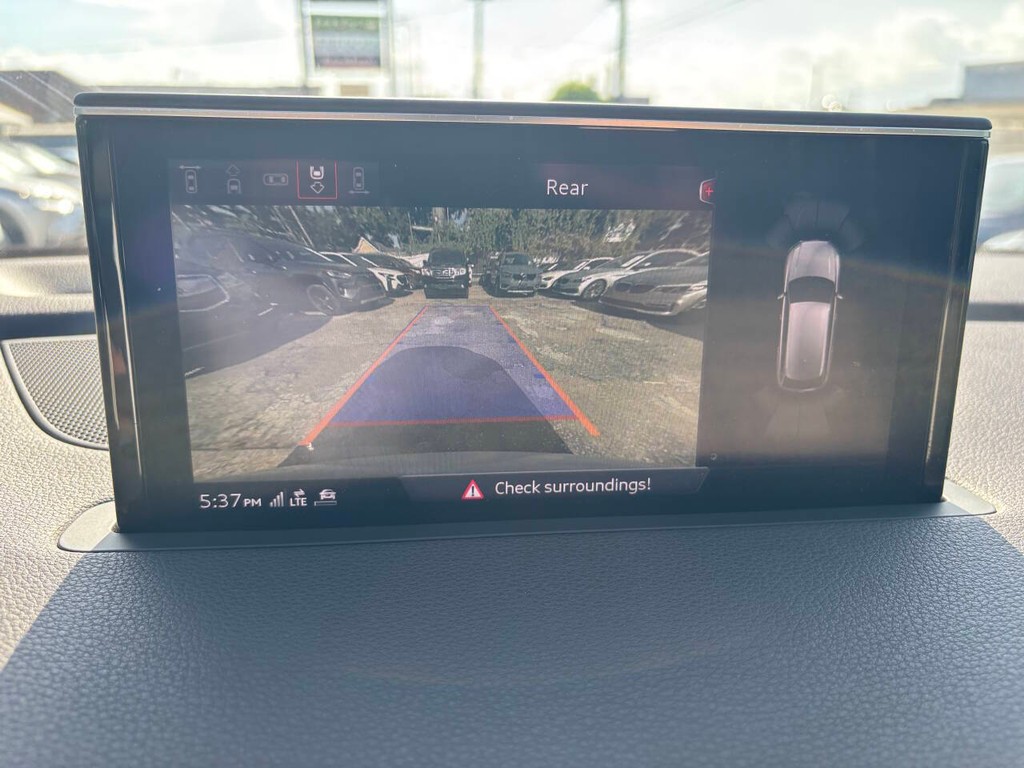 Audi Q7 Vehicle Full-screen Gallery Image 25