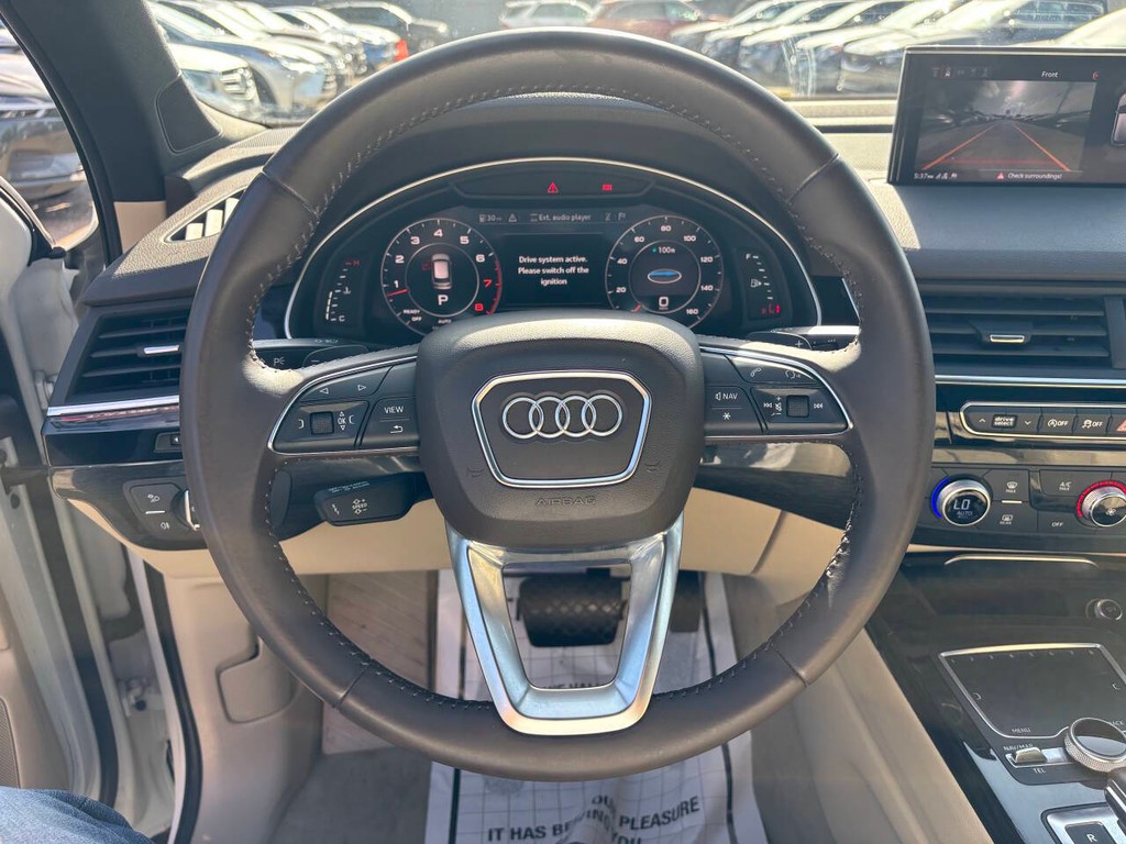 Audi Q7 Vehicle Full-screen Gallery Image 27