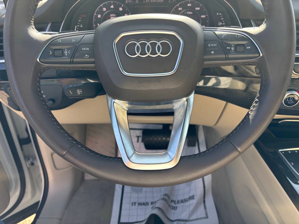 Audi Q7 Vehicle Full-screen Gallery Image 28