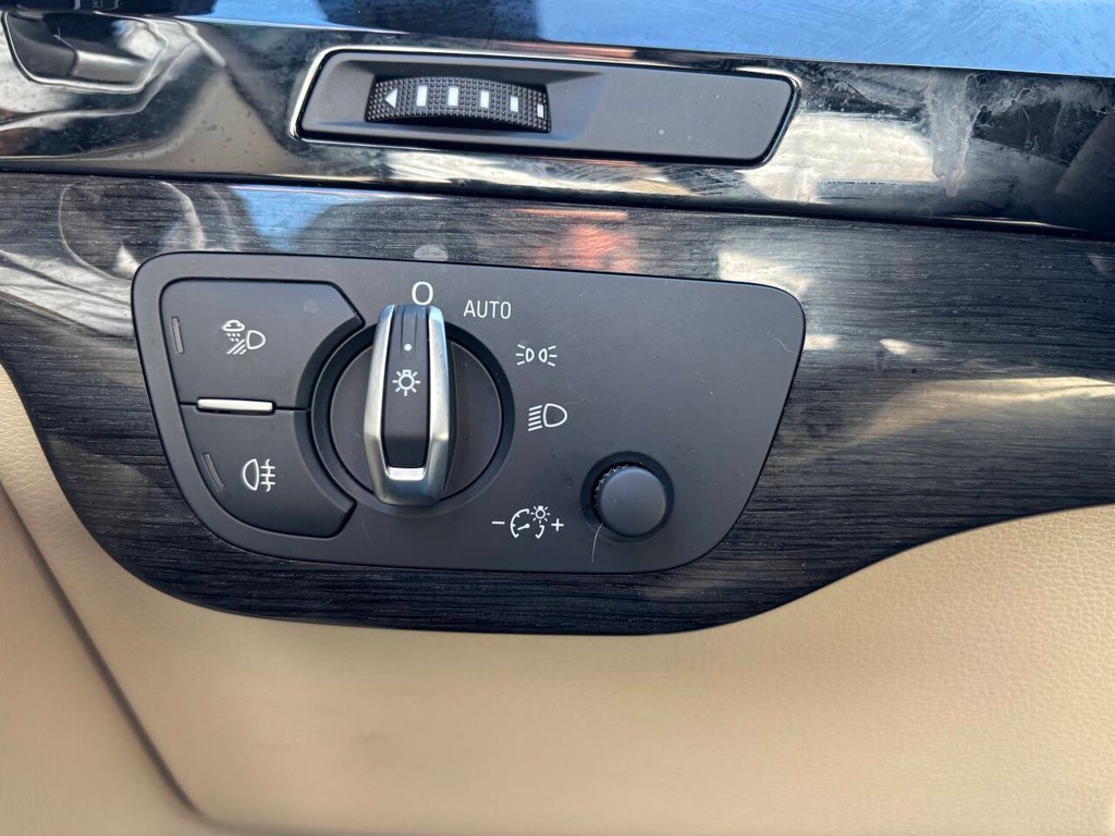 Audi Q7 Vehicle Full-screen Gallery Image 29