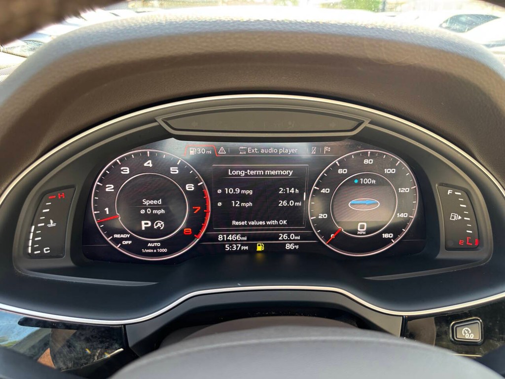 Audi Q7 Vehicle Full-screen Gallery Image 33