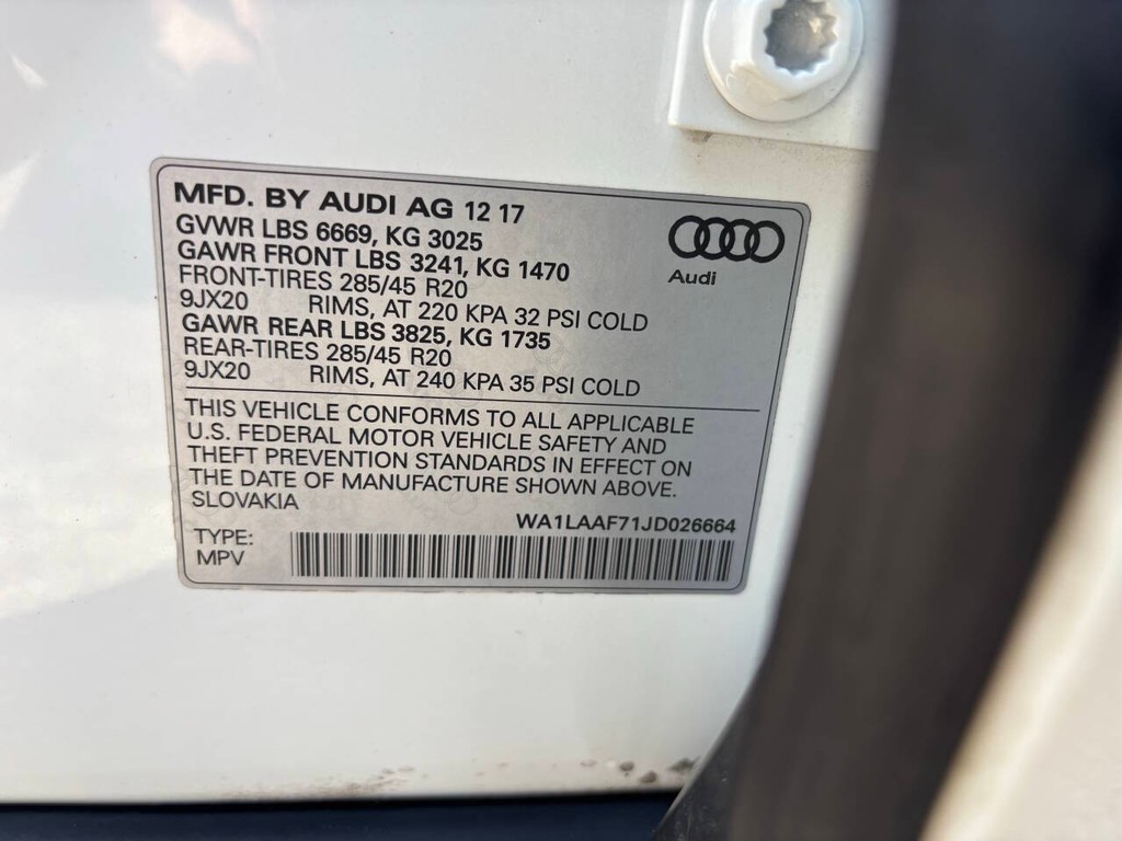 Audi Q7 Vehicle Full-screen Gallery Image 35