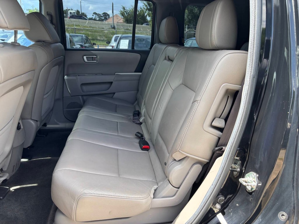 Honda Pilot Vehicle Full-screen Gallery Image 14