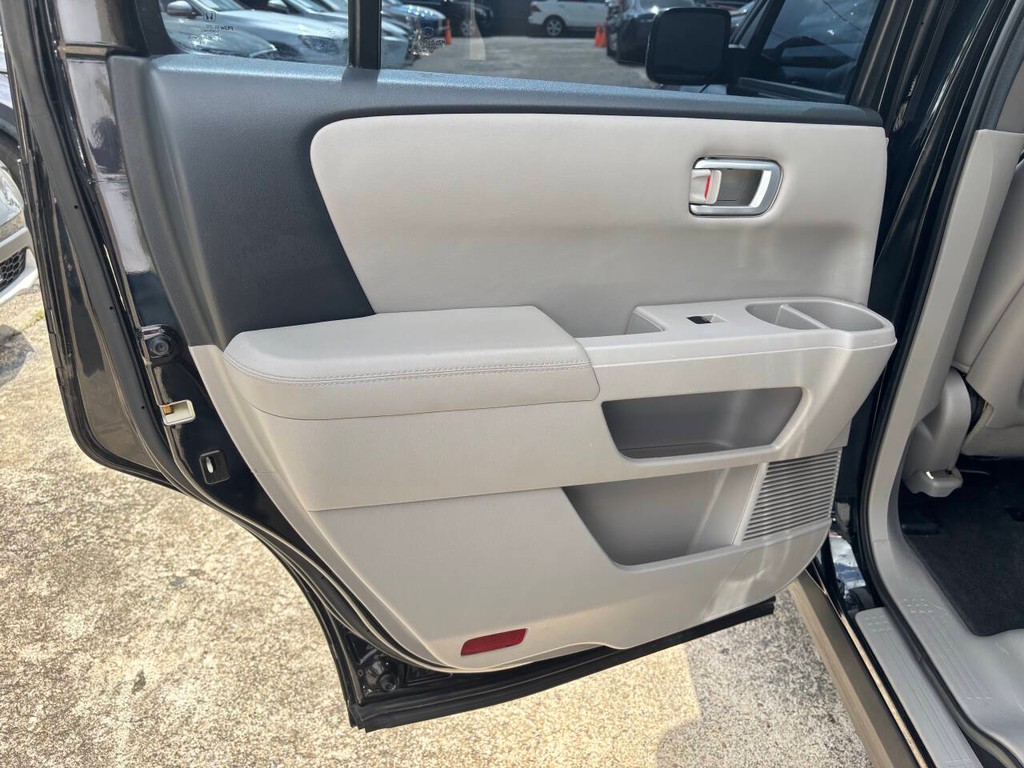 Honda Pilot Vehicle Full-screen Gallery Image 15