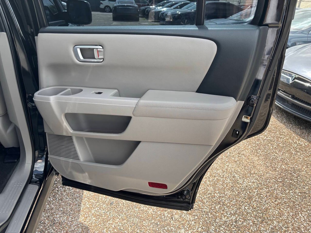 Honda Pilot Vehicle Full-screen Gallery Image 17