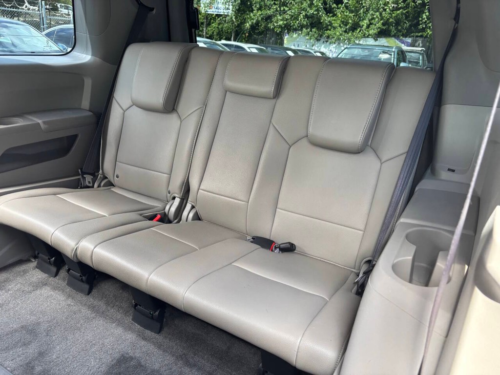 Honda Pilot Vehicle Full-screen Gallery Image 18