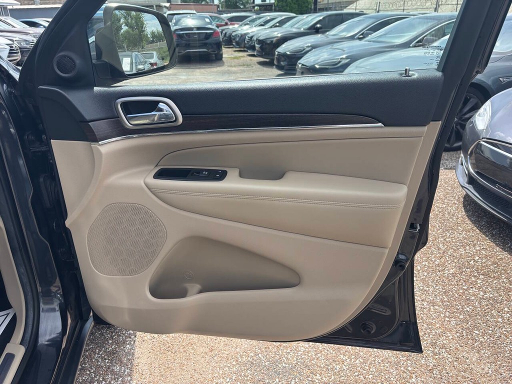 Jeep Grand Cherokee Vehicle Full-screen Gallery Image 12