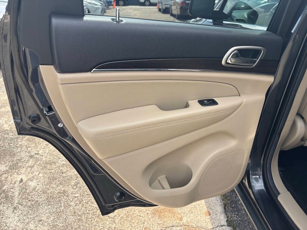 Jeep Grand Cherokee Vehicle Full-screen Gallery Image 14