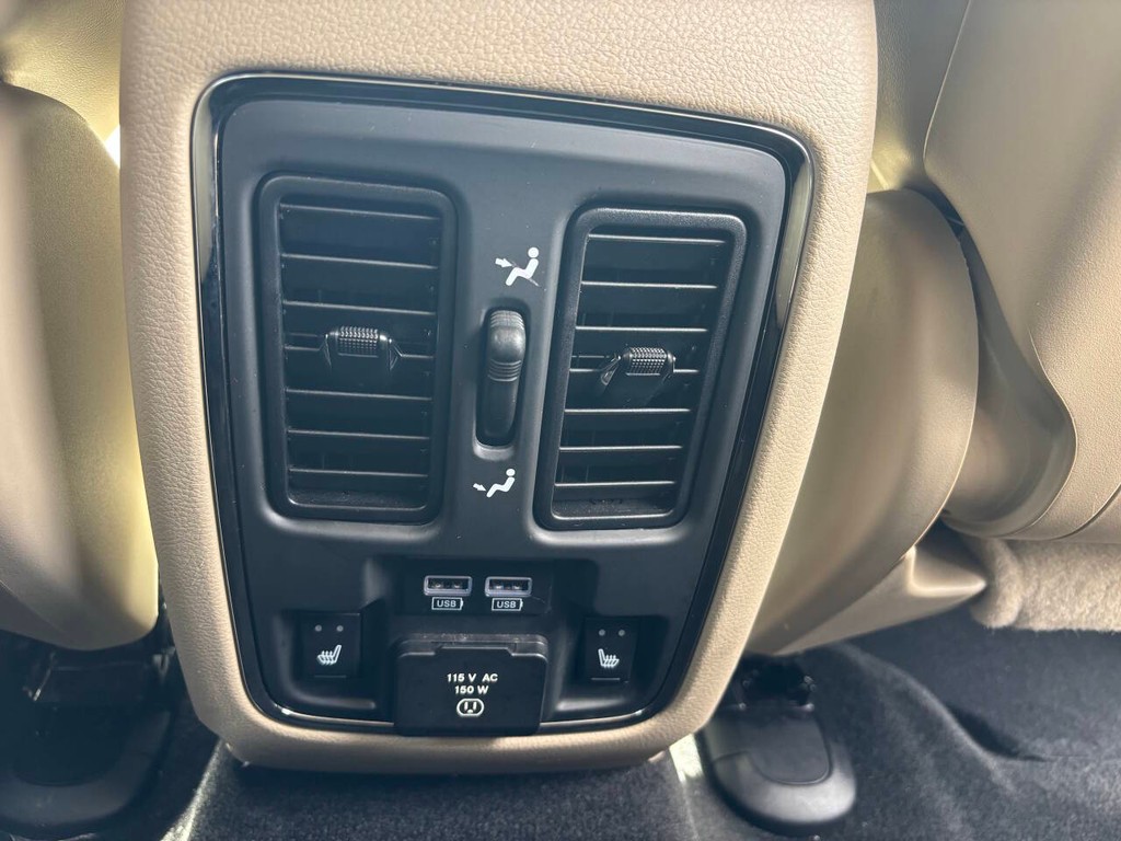 Jeep Grand Cherokee Vehicle Full-screen Gallery Image 17