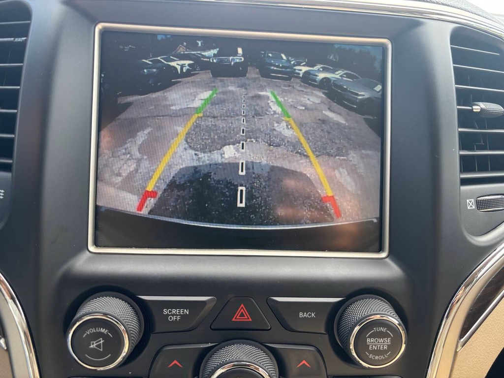 Jeep Grand Cherokee Vehicle Full-screen Gallery Image 21