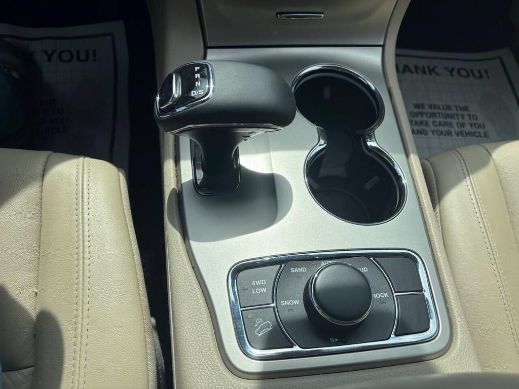 Jeep Grand Cherokee Vehicle Full-screen Gallery Image 22