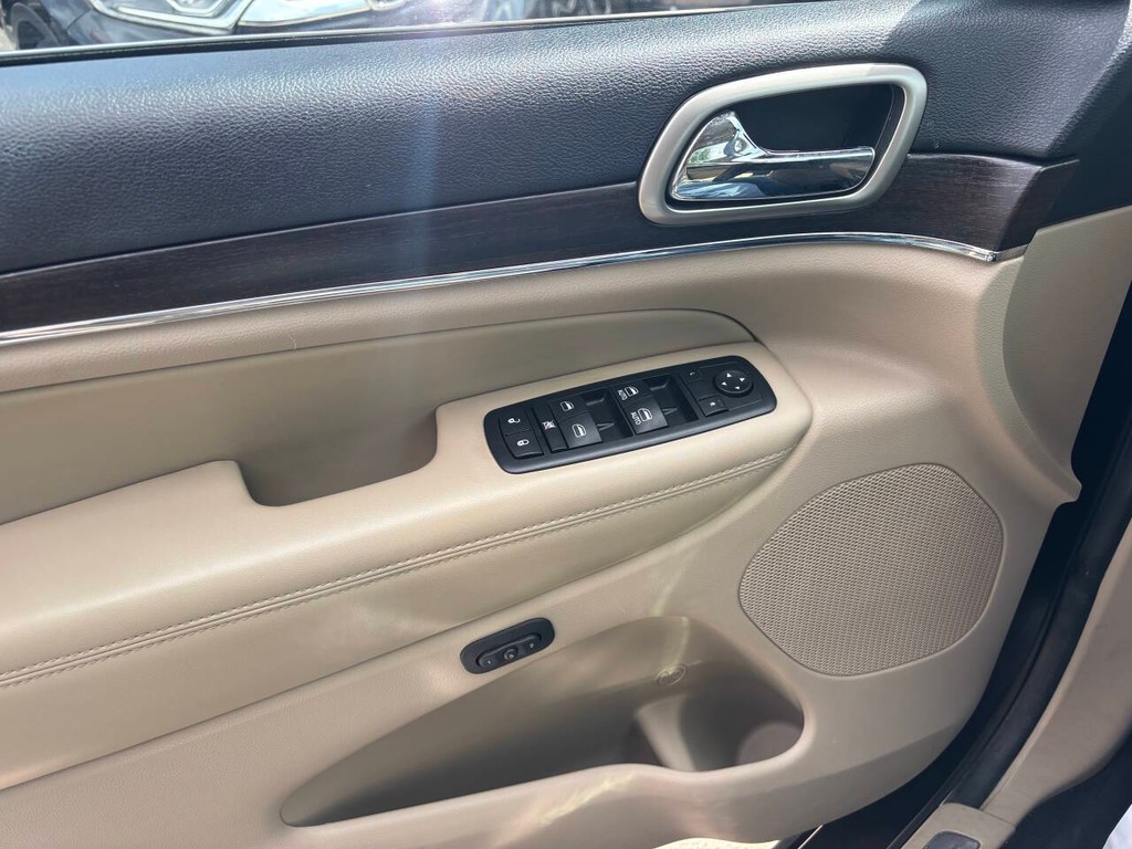 Jeep Grand Cherokee Vehicle Full-screen Gallery Image 27