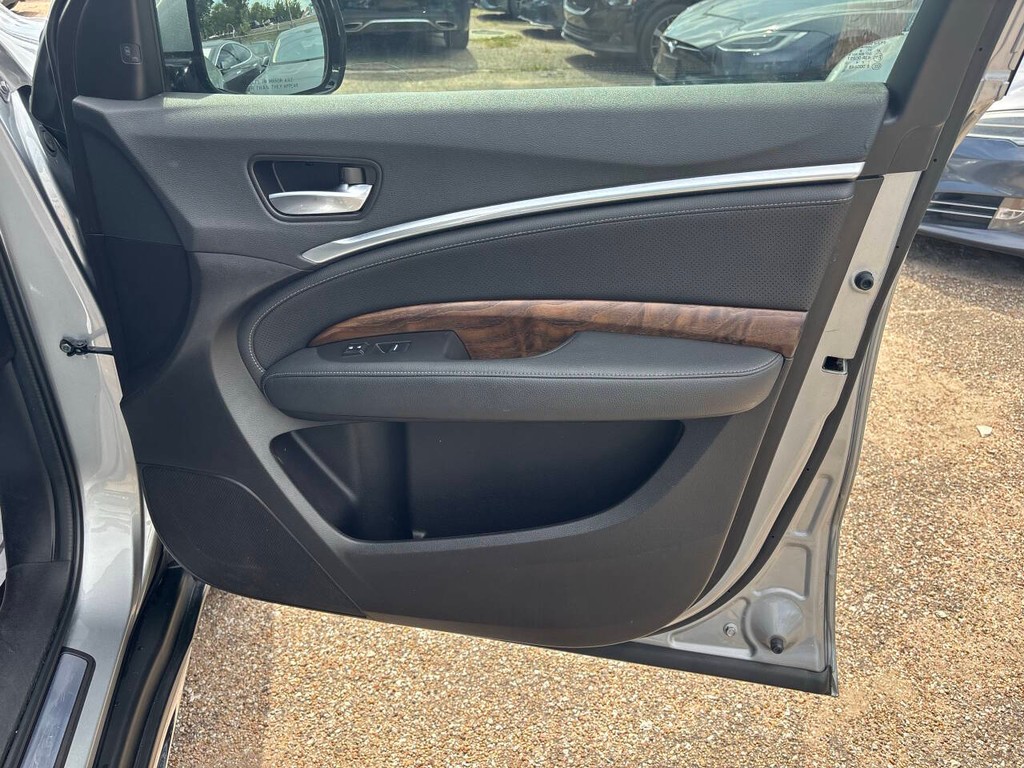 Acura MDX Vehicle Full-screen Gallery Image 12