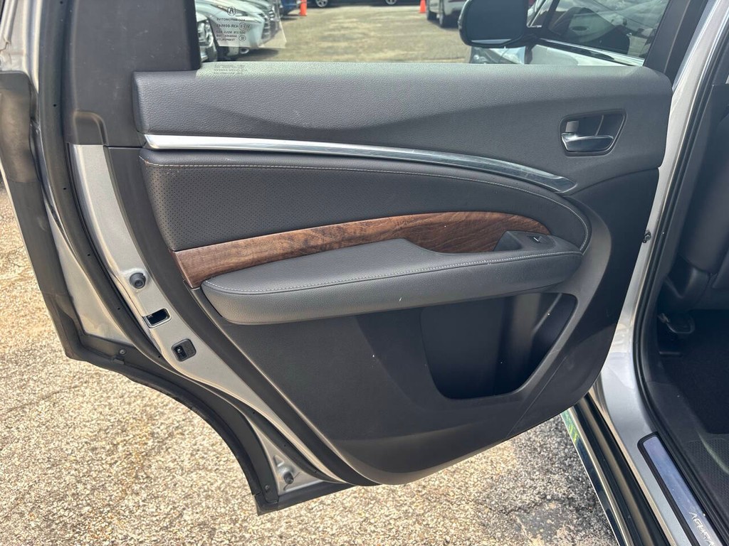 Acura MDX Vehicle Full-screen Gallery Image 14
