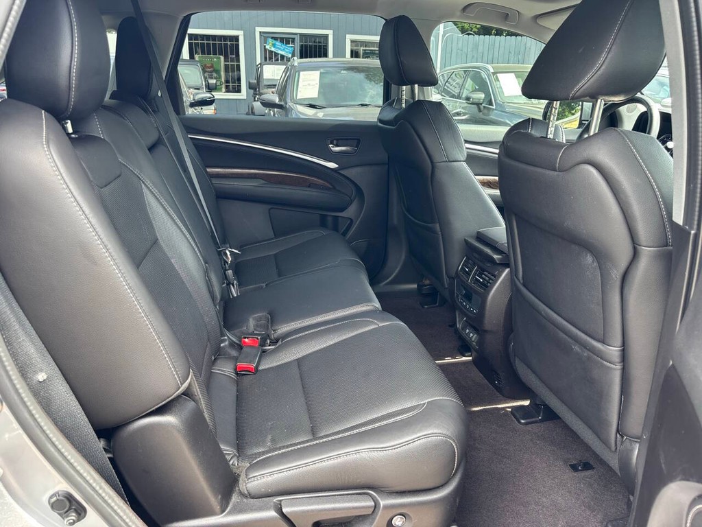Acura MDX Vehicle Full-screen Gallery Image 15