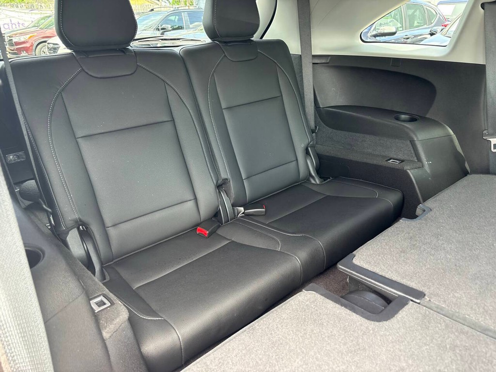 Acura MDX Vehicle Full-screen Gallery Image 18