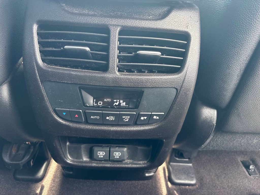Acura MDX Vehicle Full-screen Gallery Image 19
