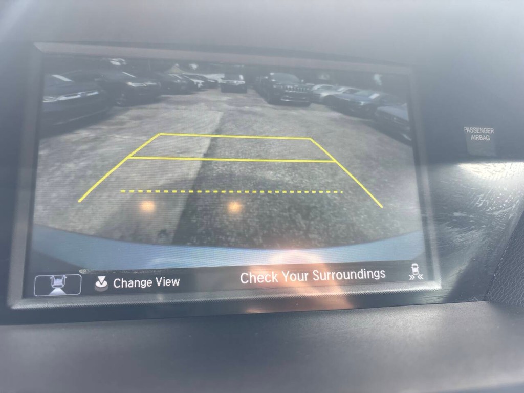 Acura MDX Vehicle Full-screen Gallery Image 24
