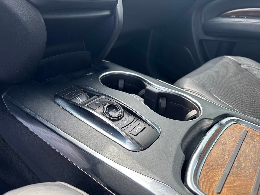 Acura MDX Vehicle Full-screen Gallery Image 26