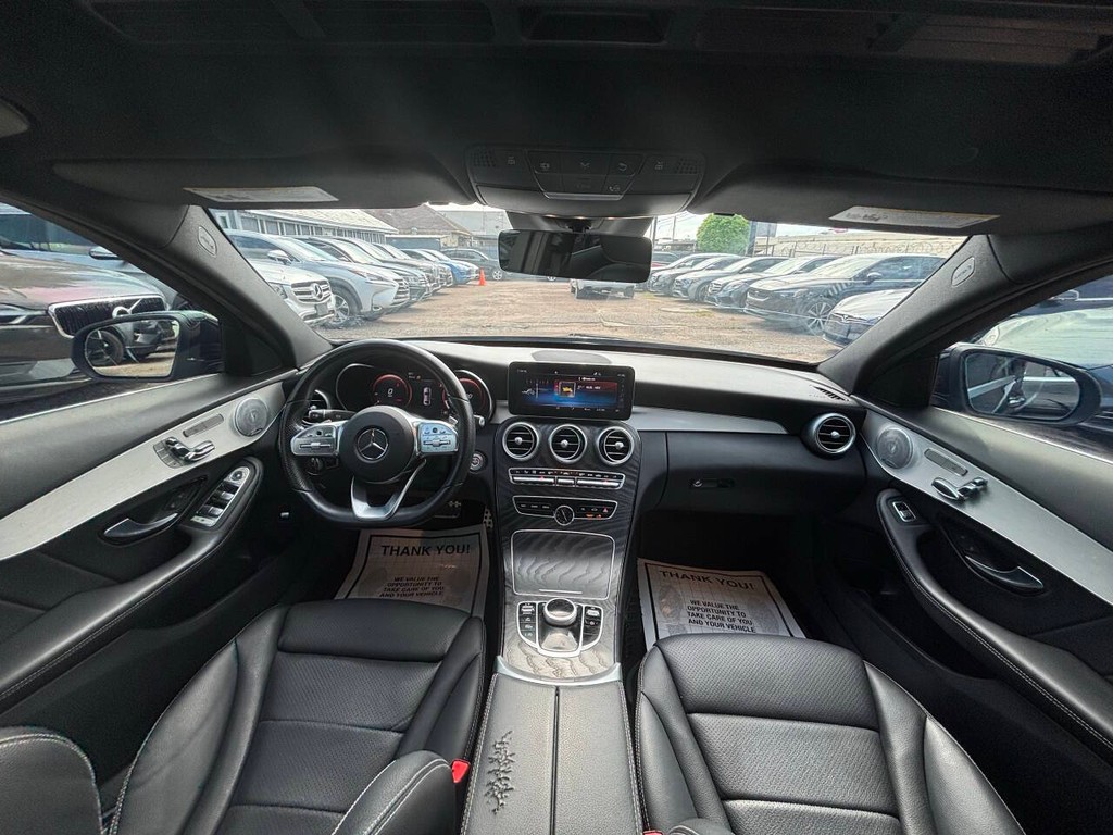 Mercedes-Benz C-Class Vehicle Full-screen Gallery Image 18