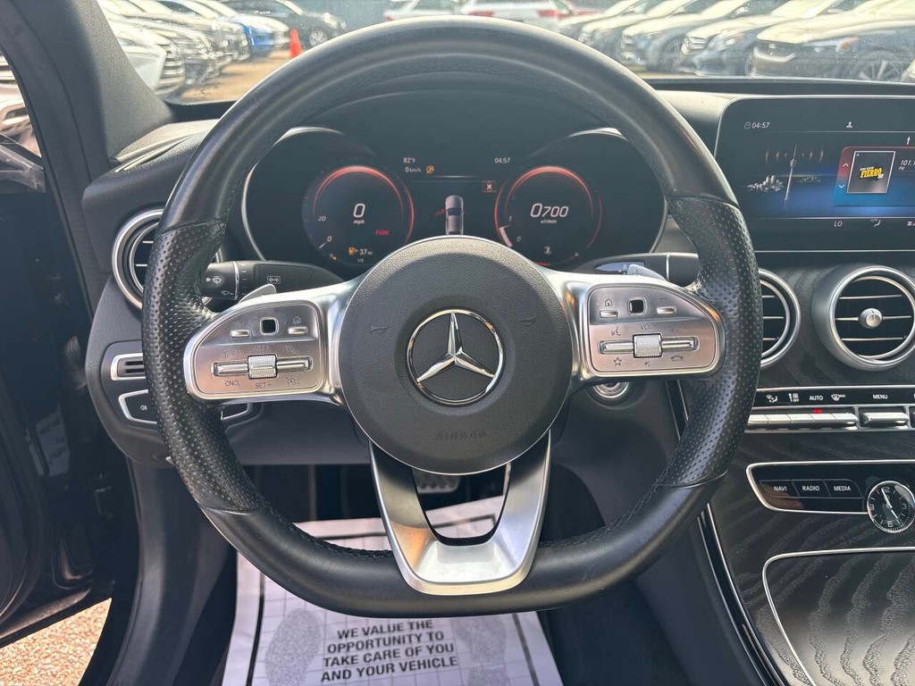 Mercedes-Benz C-Class Vehicle Full-screen Gallery Image 27