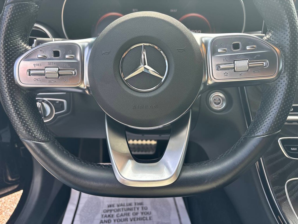 Mercedes-Benz C-Class Vehicle Full-screen Gallery Image 28
