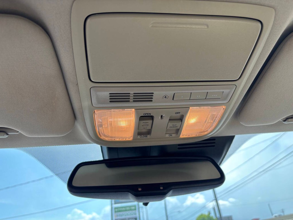 Honda CR-V Vehicle Full-screen Gallery Image 28